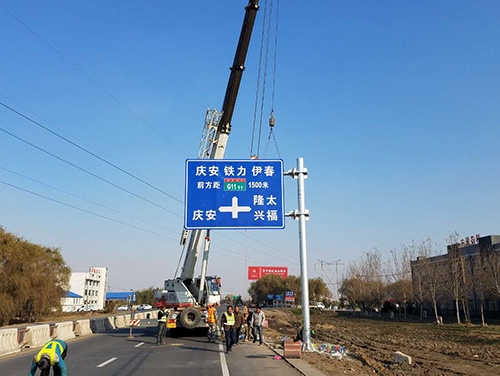 南京南京道路护栏网网片该如何进行正确的选购呢？
